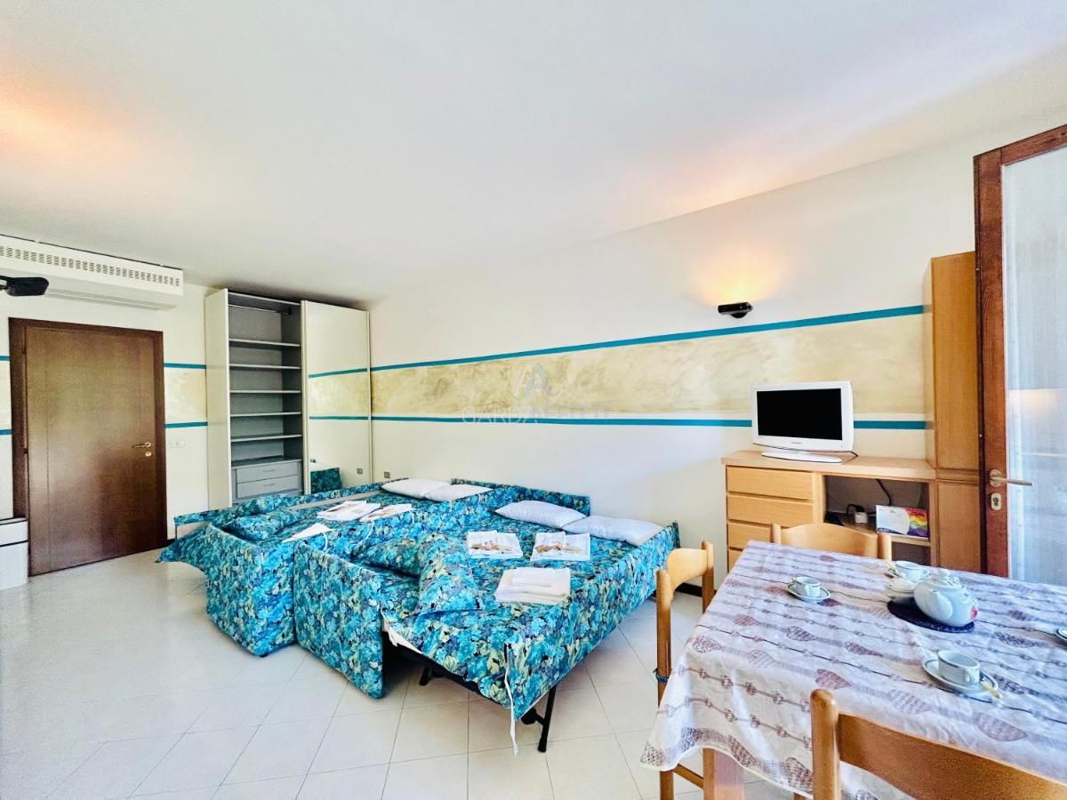 Perseo Apartment - 200M Dal Lago Di Garda シルミオーネ エクステリア 写真